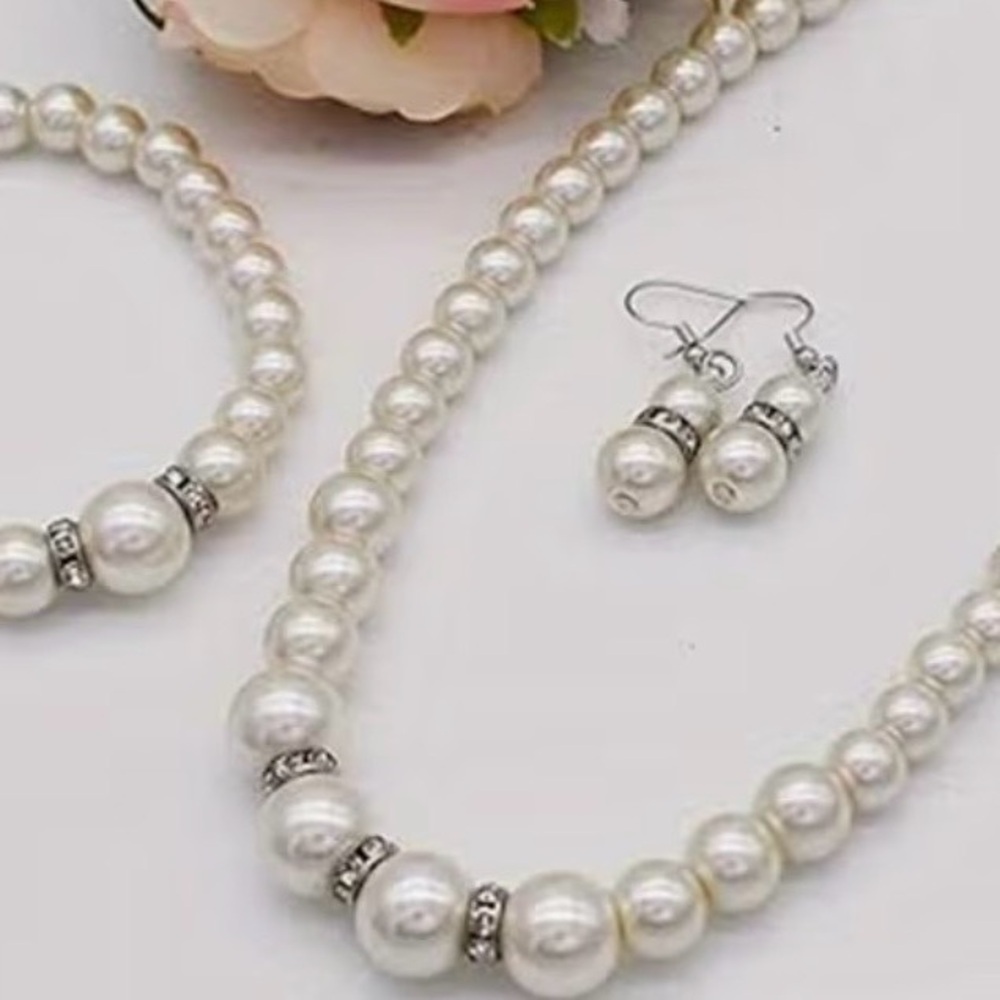 Elegant White Pearl Jewelry Set